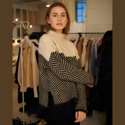 Latanya | Soft Turtleneck