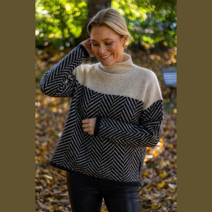 Latanya | Soft Turtleneck