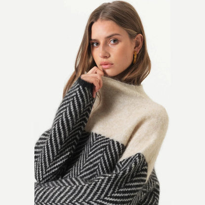 Latanya | Soft Turtleneck